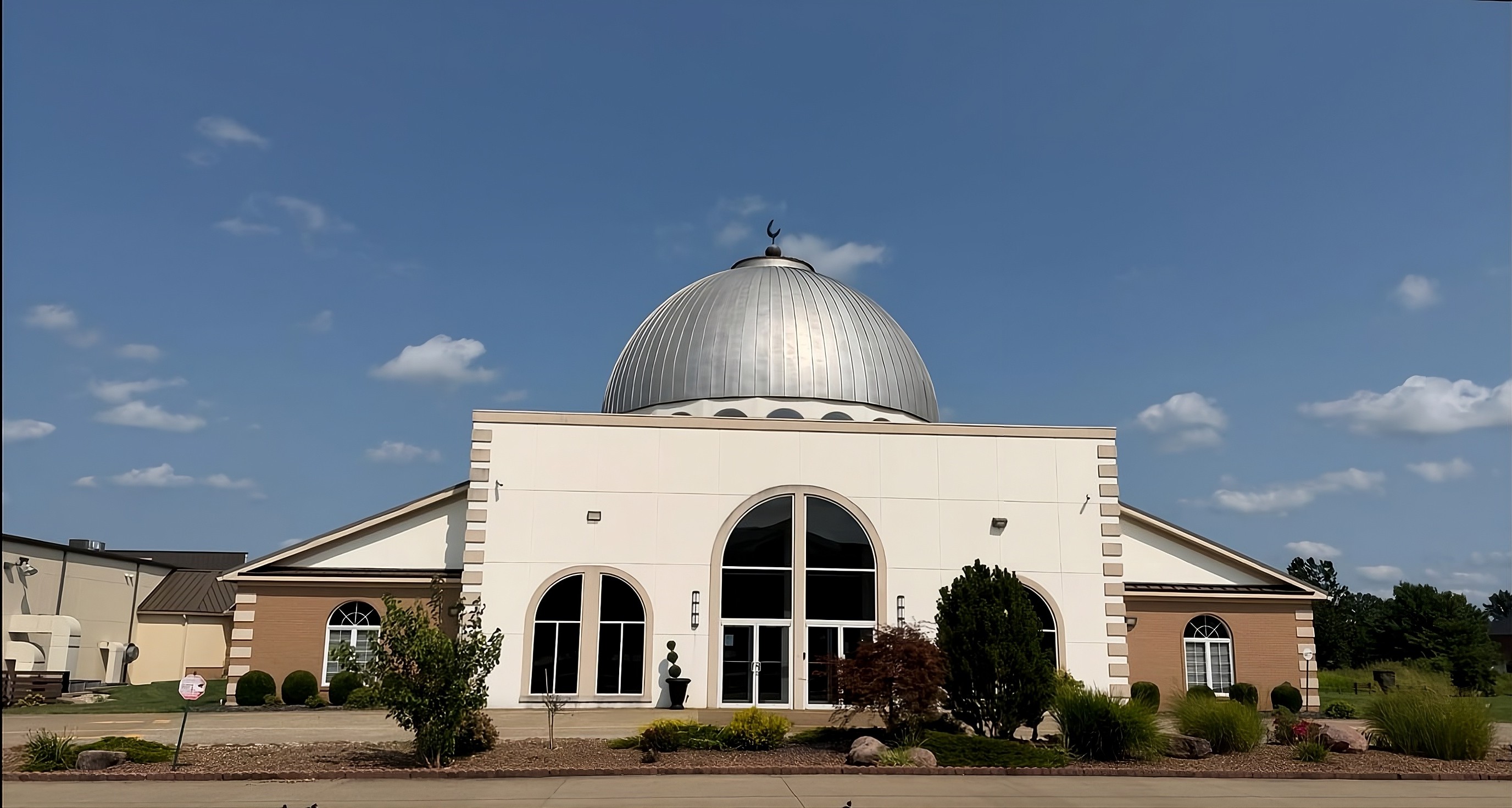 The domed entrance of Evansville Crescent School in Newburgh, Indiana